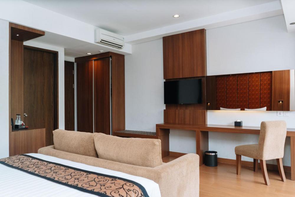 Anugrah Hotel Sukabumi Buitenkant foto