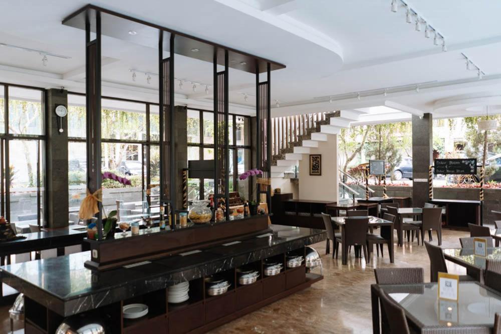 Anugrah Hotel Sukabumi Buitenkant foto